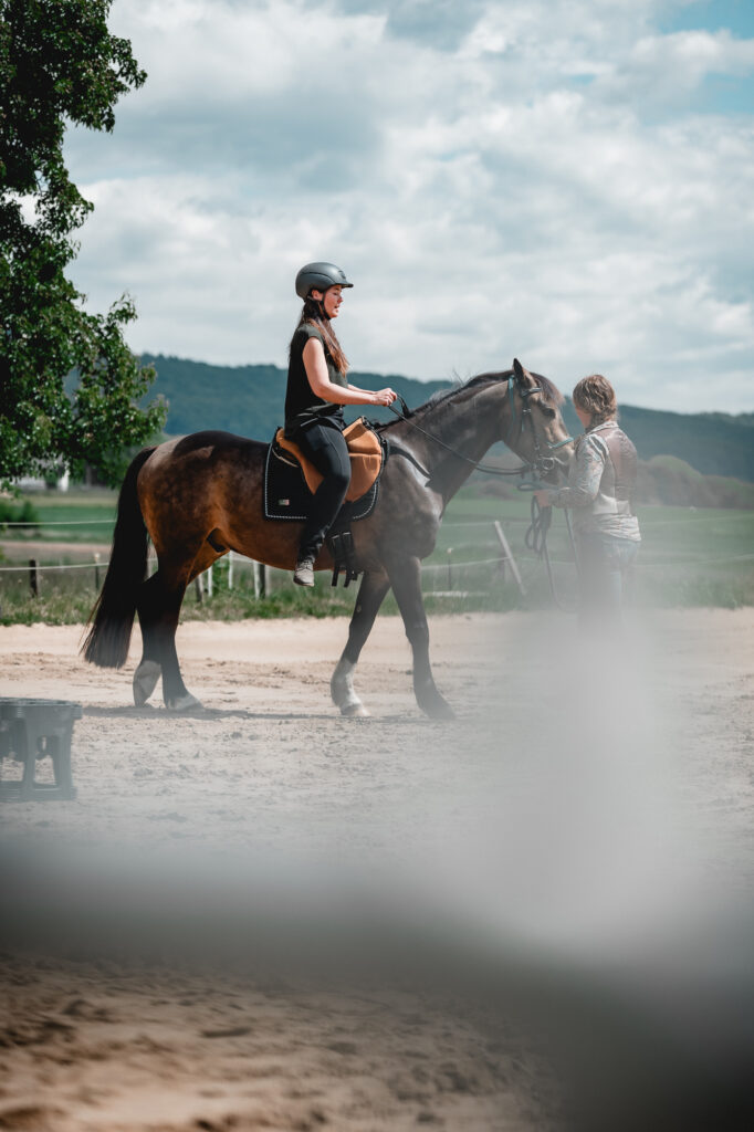 Berittpony Simba mit Janine und Steffi im Training